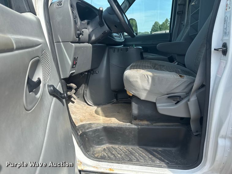 image for item EB2757 2003 Ford E550 utility / service truck