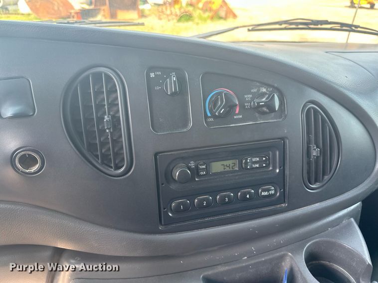 image for item EB2757 2003 Ford E550 utility / service truck