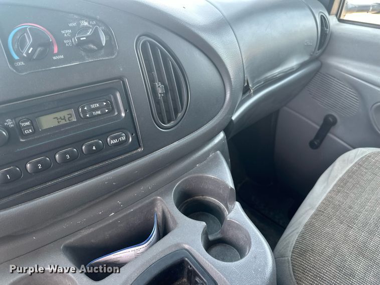 image for item EB2757 2003 Ford E550 utility / service truck