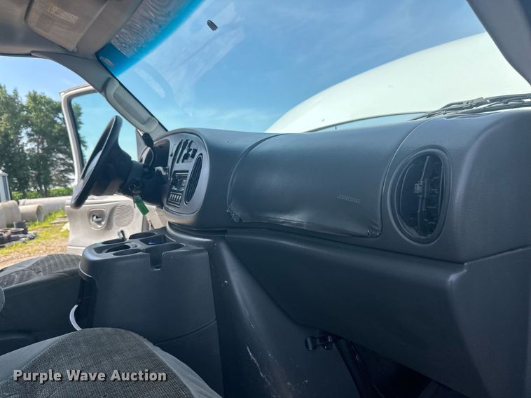 image for item EB2757 2003 Ford E550 utility / service truck