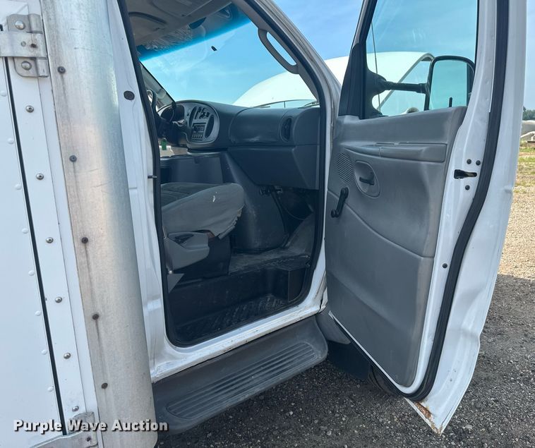 image for item EB2757 2003 Ford E550 utility / service truck