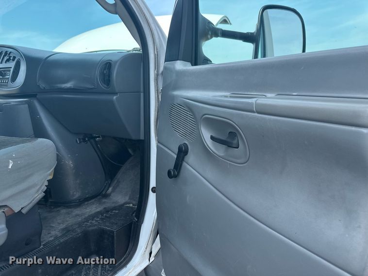 image for item EB2757 2003 Ford E550 utility / service truck