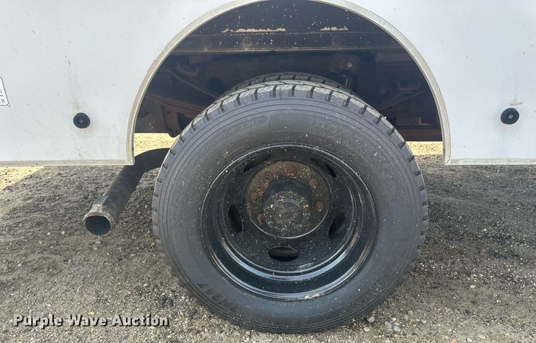 image for item EB2757 2003 Ford E550 utility / service truck