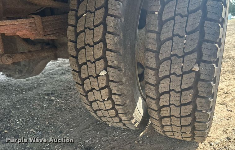 image for item EB2757 2003 Ford E550 utility / service truck