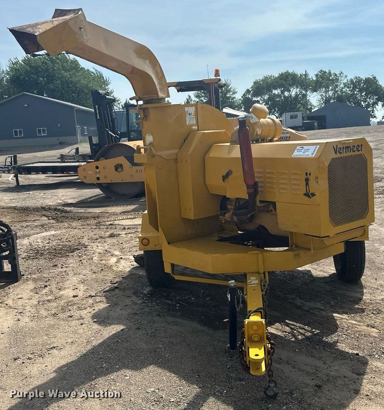 image for item EB2759 Vermeer 1250 wood chipper