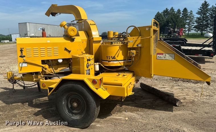 image for item EB2759 Vermeer 1250 wood chipper