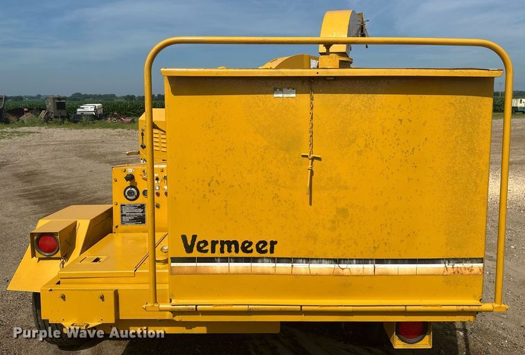 image for item EB2759 Vermeer 1250 wood chipper