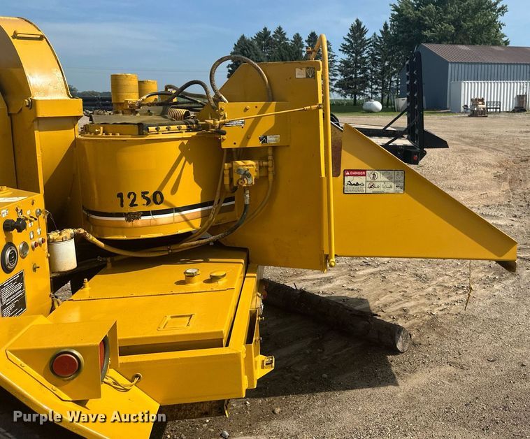 image for item EB2759 Vermeer 1250 wood chipper