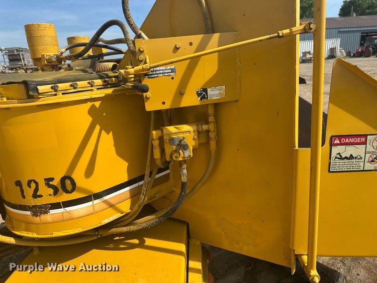 image for item EB2759 Vermeer 1250 wood chipper