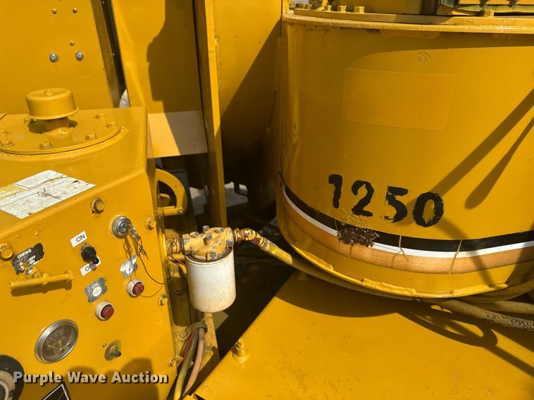 image for item EB2759 Vermeer 1250 wood chipper