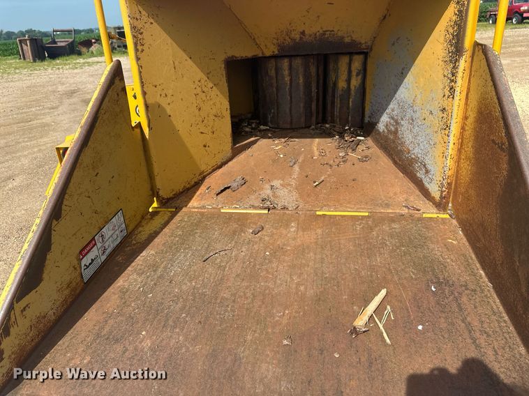 image for item EB2759 Vermeer 1250 wood chipper