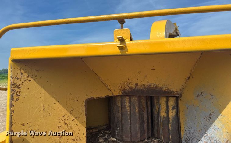 image for item EB2759 Vermeer 1250 wood chipper