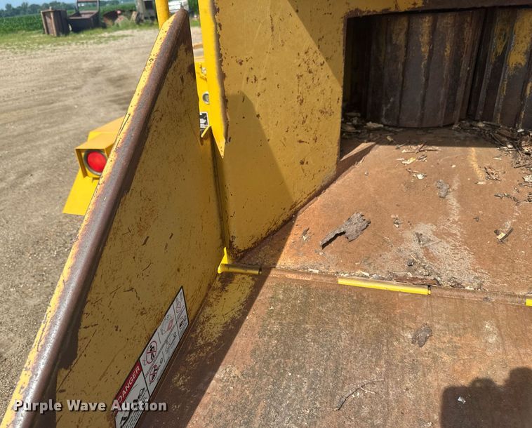 image for item EB2759 Vermeer 1250 wood chipper