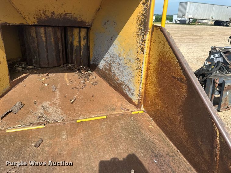 image for item EB2759 Vermeer 1250 wood chipper