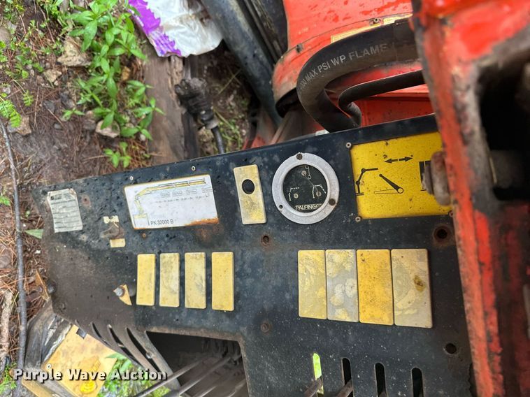 image for item EB2763 Palfinger PK3200 knuckle boom crane