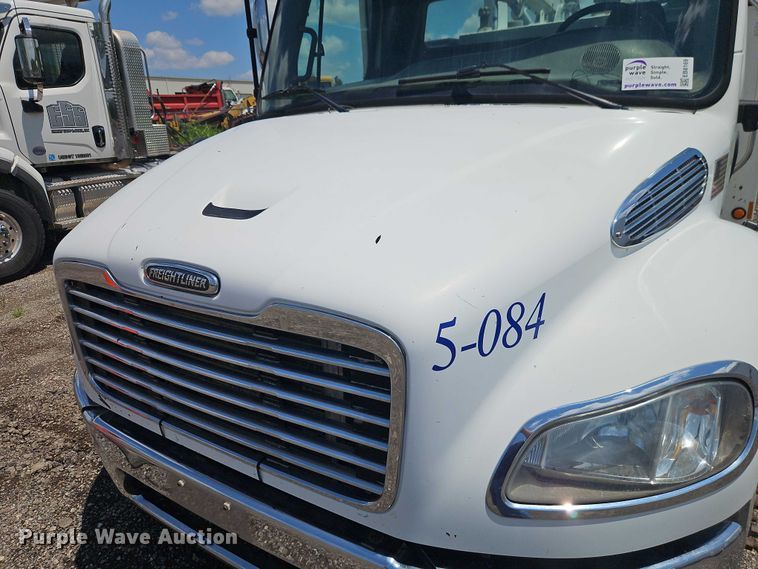image for item EB8169 2007 Freightliner Business Class M2 utility / service truck