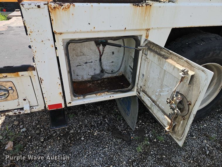 image for item EB8169 2007 Freightliner Business Class M2 utility / service truck