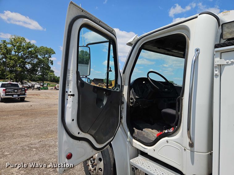 image for item EB8169 2007 Freightliner Business Class M2 utility / service truck