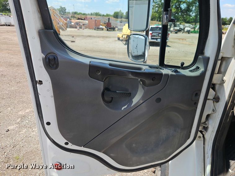 image for item EB8169 2007 Freightliner Business Class M2 utility / service truck