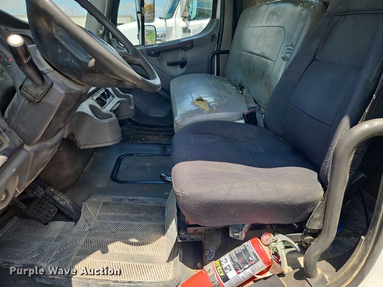 image for item EB8169 2007 Freightliner Business Class M2 utility / service truck