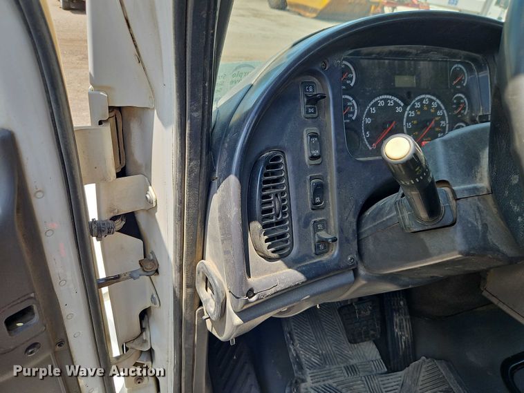 image for item EB8169 2007 Freightliner Business Class M2 utility / service truck