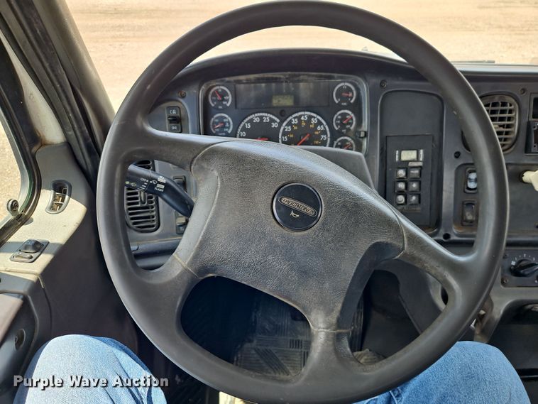 image for item EB8169 2007 Freightliner Business Class M2 utility / service truck