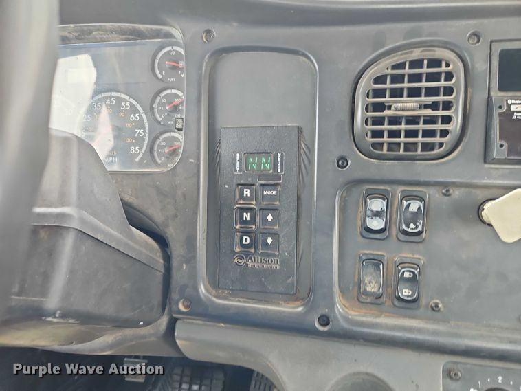 image for item EB8169 2007 Freightliner Business Class M2 utility / service truck