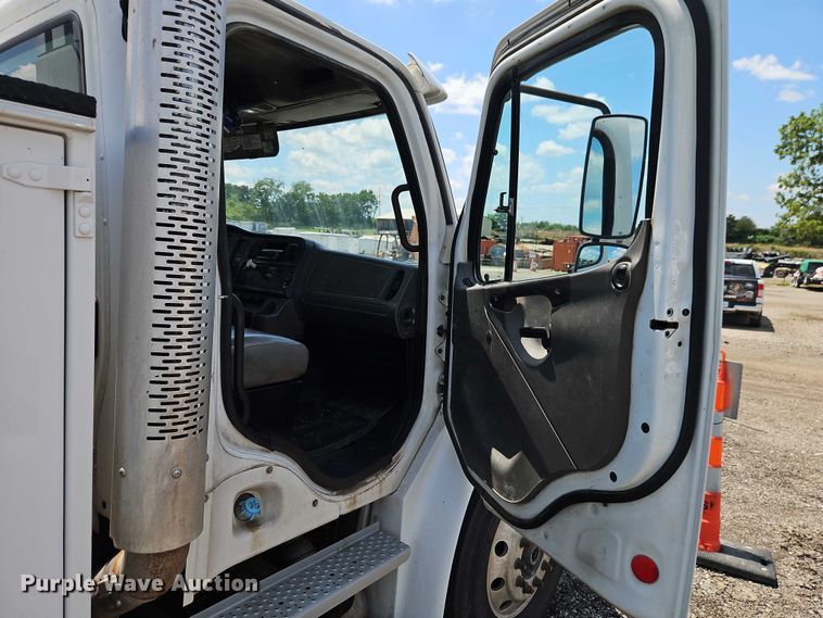 image for item EB8169 2007 Freightliner Business Class M2 utility / service truck