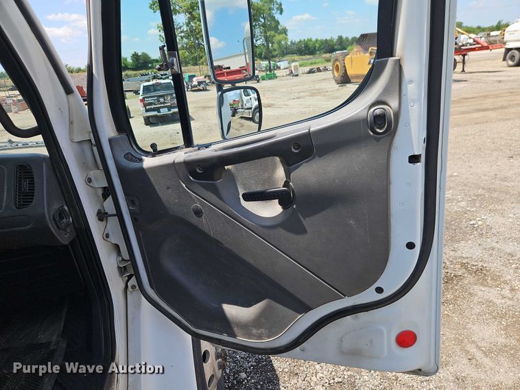 image for item EB8169 2007 Freightliner Business Class M2 utility / service truck