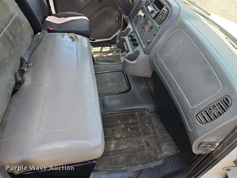 image for item EB8169 2007 Freightliner Business Class M2 utility / service truck