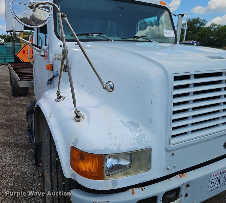 image for item EB8170 1999 International 4700 flatbed truck with crash attenuator