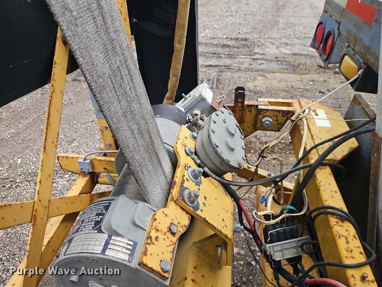 image for item EB8170 1999 International 4700 flatbed truck with crash attenuator