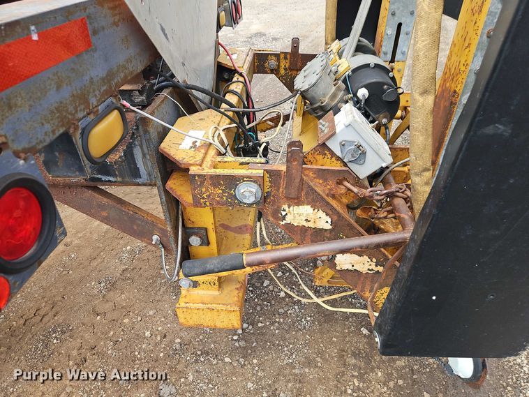 image for item EB8170 1999 International 4700 flatbed truck with crash attenuator