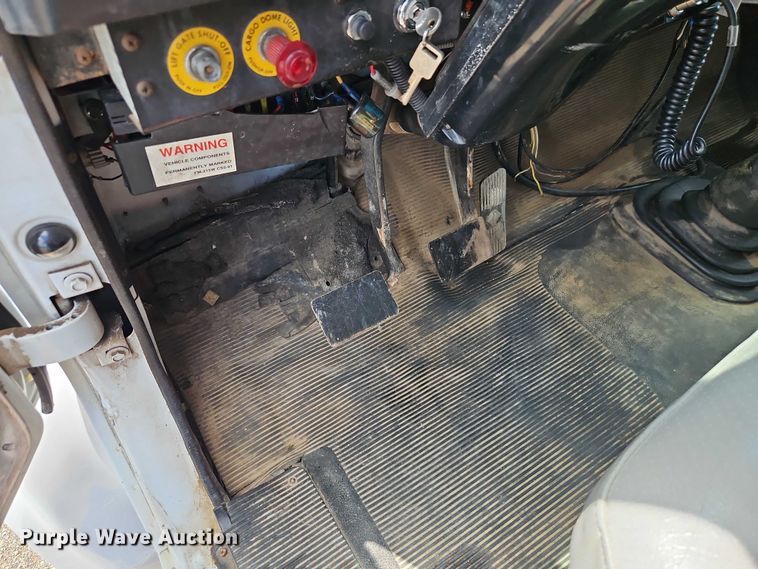 image for item EB8170 1999 International 4700 flatbed truck with crash attenuator