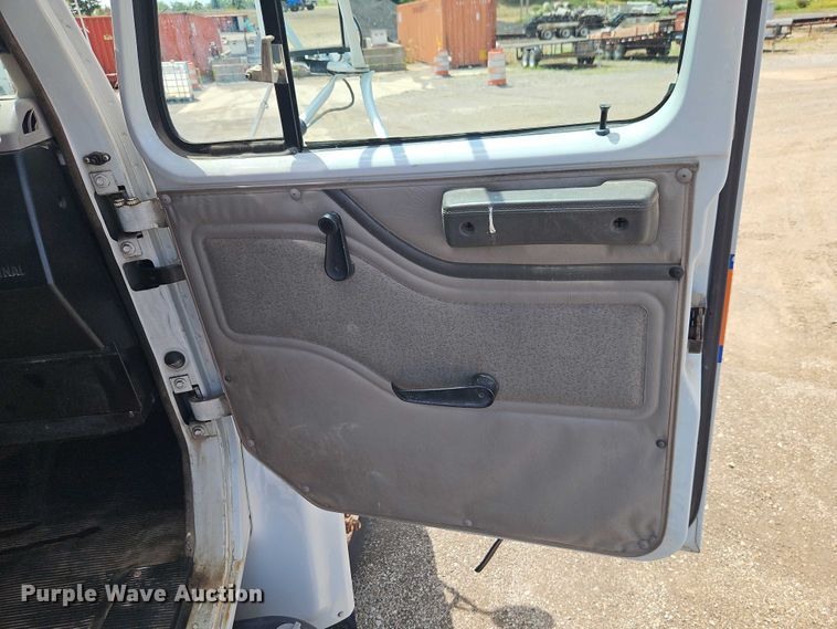 image for item EB8170 1999 International 4700 flatbed truck with crash attenuator