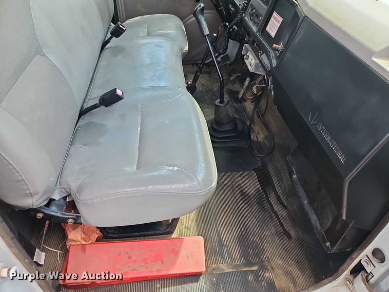 image for item EB8170 1999 International 4700 flatbed truck with crash attenuator