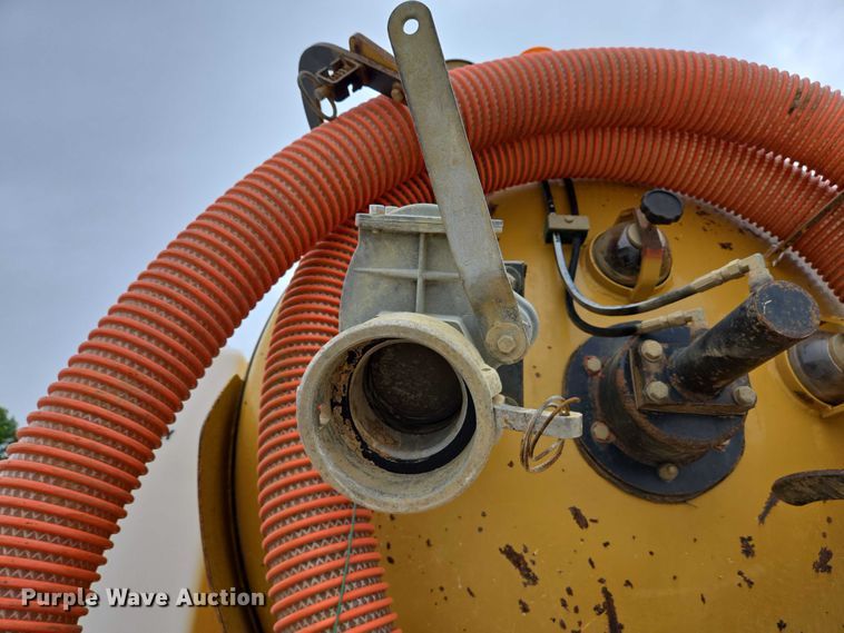 image for item EC4312 2016 Ford F650 vacuum truck