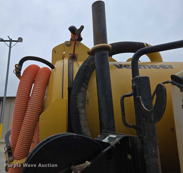 image for item EC4312 2016 Ford F650 vacuum truck