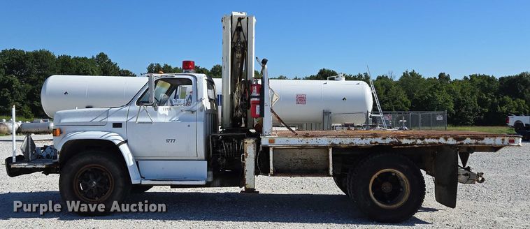 image for item ED2134 1987 Chevrolet C7 crane truck