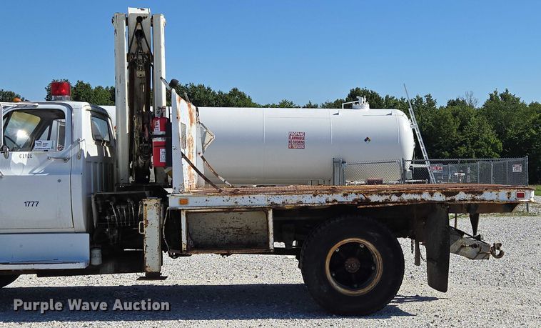 image for item ED2134 1987 Chevrolet C7 crane truck