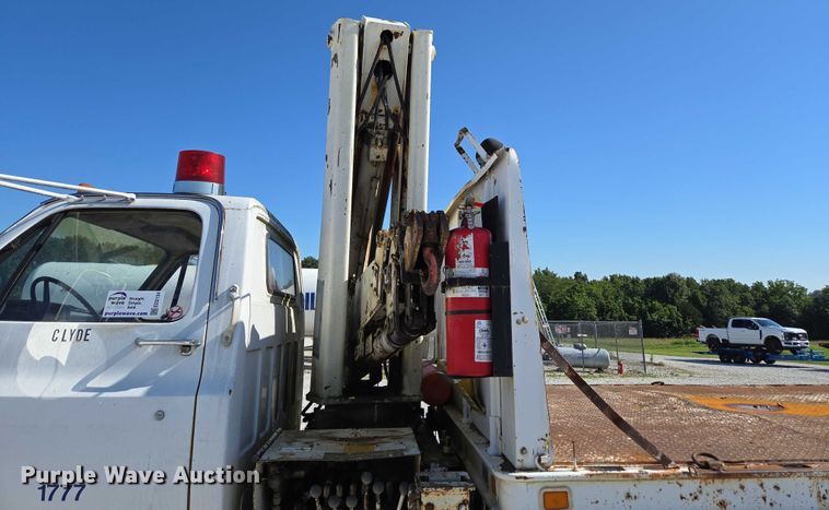 image for item ED2134 1987 Chevrolet C7 crane truck