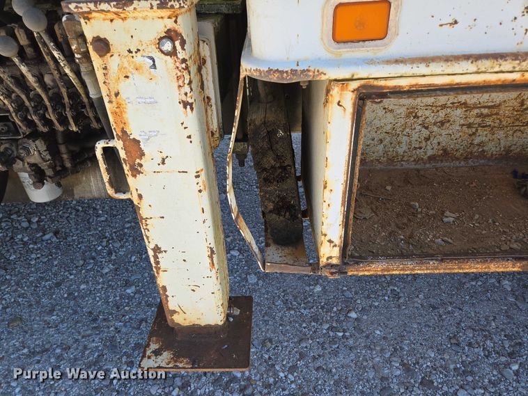 image for item ED2134 1987 Chevrolet C7 crane truck