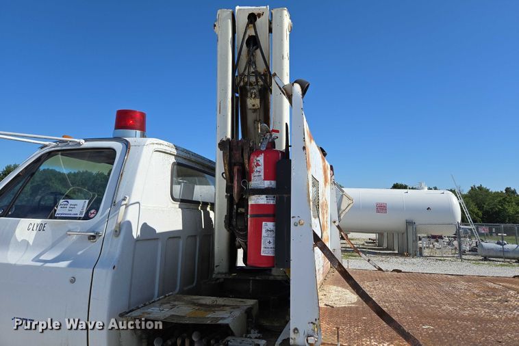 image for item ED2134 1987 Chevrolet C7 crane truck