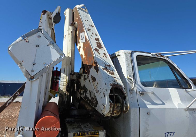 image for item ED2134 1987 Chevrolet C7 crane truck