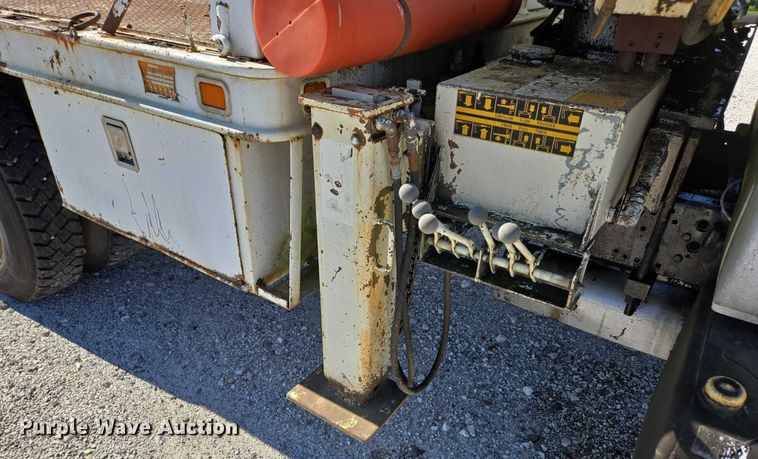 image for item ED2134 1987 Chevrolet C7 crane truck