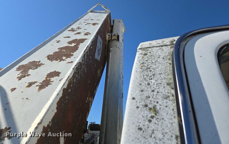 image for item ED2134 1987 Chevrolet C7 crane truck