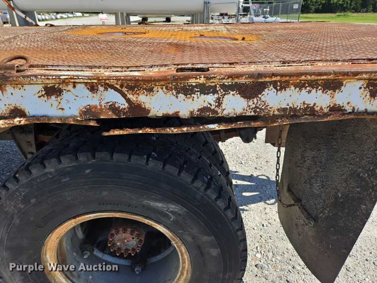 image for item ED2134 1987 Chevrolet C7 crane truck