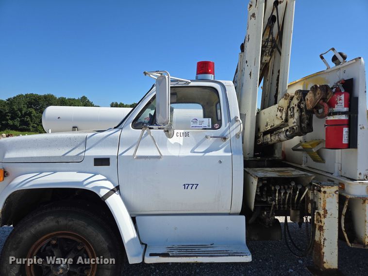 image for item ED2134 1987 Chevrolet C7 crane truck