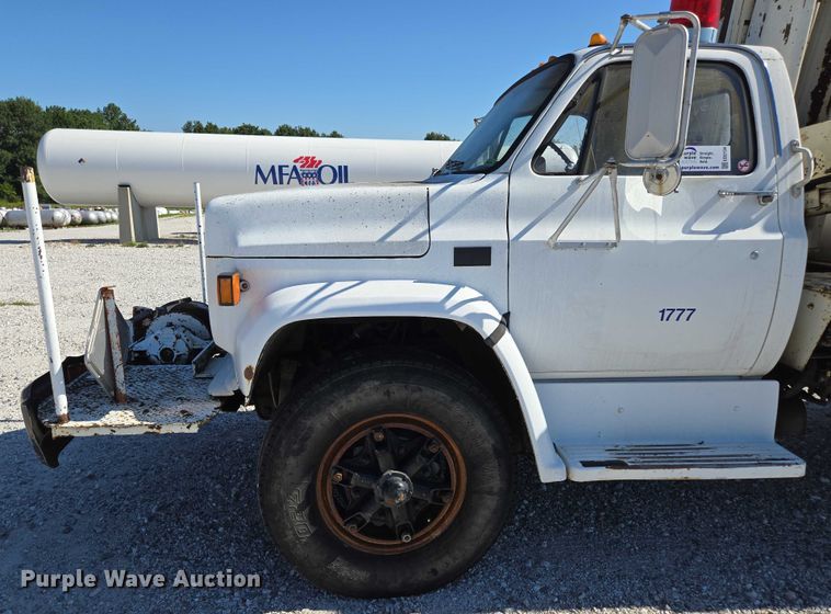 image for item ED2134 1987 Chevrolet C7 crane truck