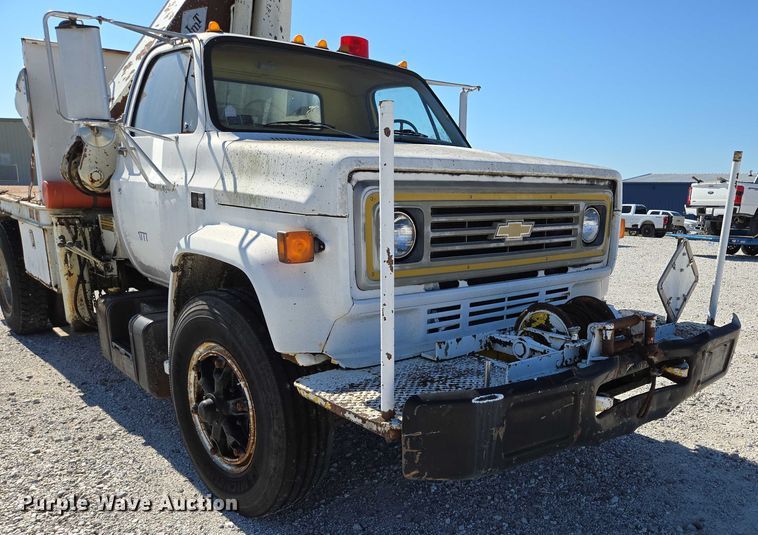 image for item ED2134 1987 Chevrolet C7 crane truck